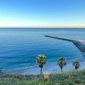 https://modern-three-level-apartment-near-the-sea.1costadelsol.com
