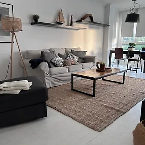 https://white-cozy-flat-in-donostia.sansebastianhotels.net
